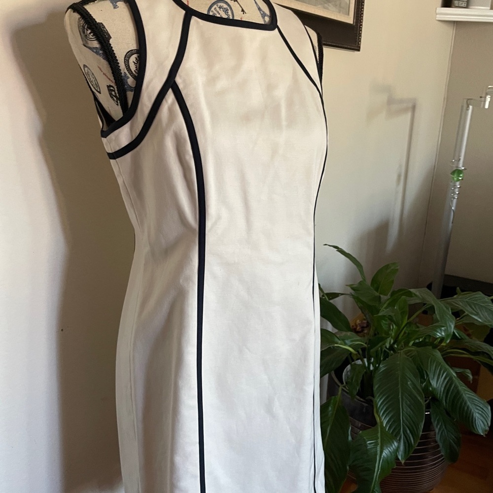Michael Kors Collection Sheath Dress with Black Trim - Size 8P - Picture 2 of 12